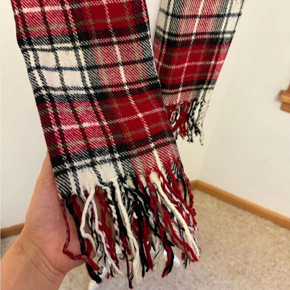 Wool Plaid Scarf - Picture 2 of 3